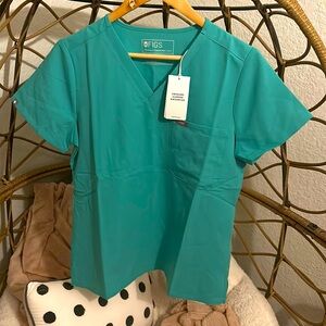 Brand new with tags Figs scrub top in Small